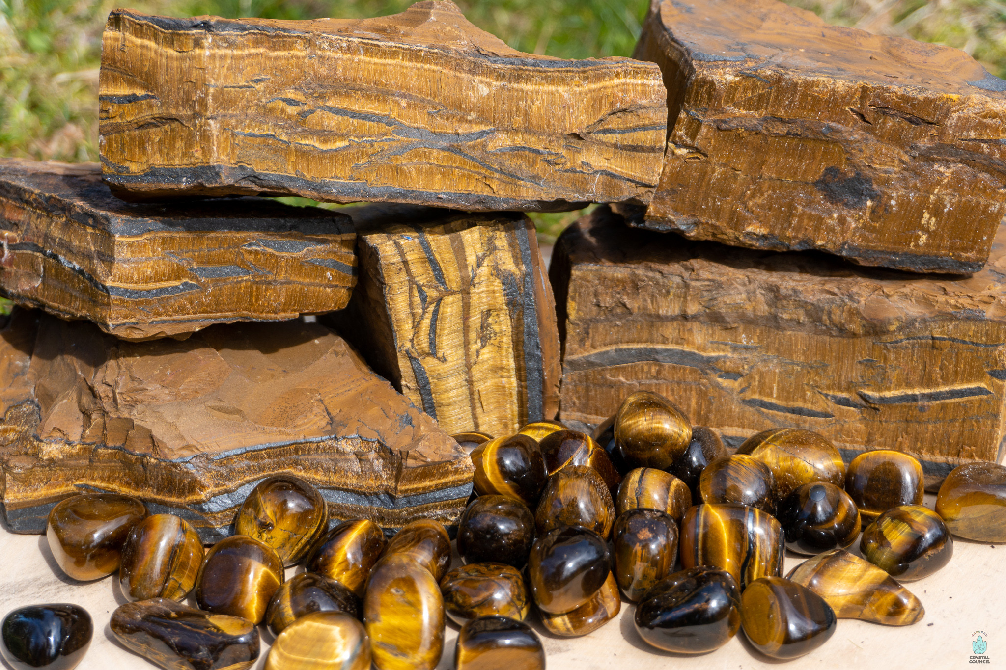 Tiger Eye Crystal Meaning, Benefits & Uses